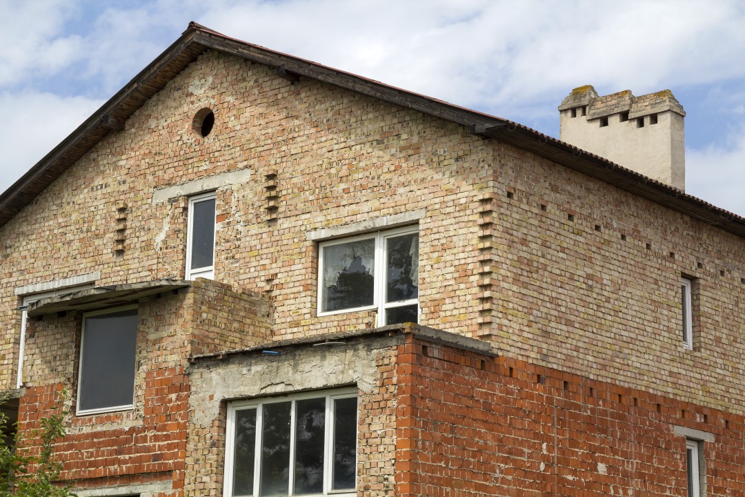 Gammelt mustenshus fra 50'erne